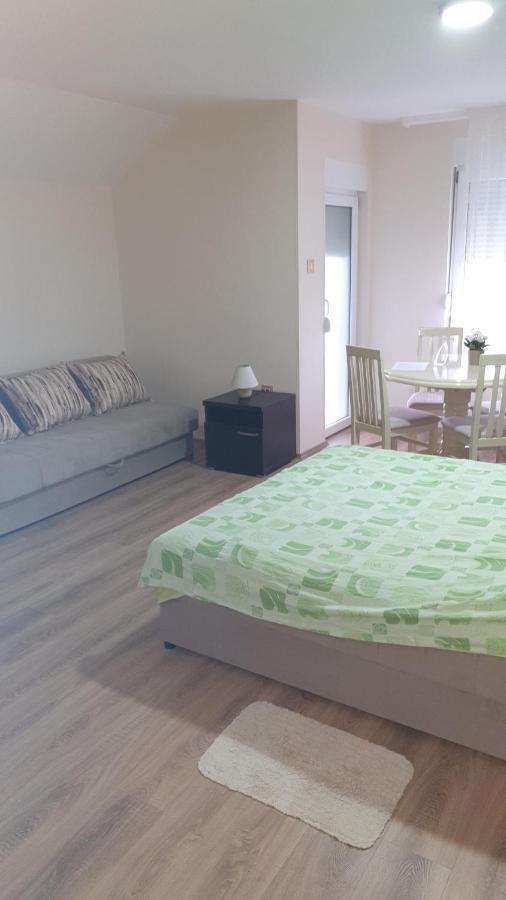 Apartments Kamenjar Novi Sad Zimmer foto